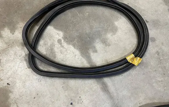 Porsche Macan (95B) Front door rubber seal 95B831721B