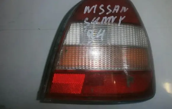 Nissan Sunny Rear/tail lights 2205332