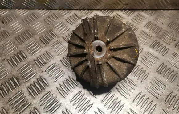Engine mount bracket