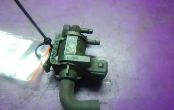 Ford Galaxy Vacuum valve 93BB9H465BA