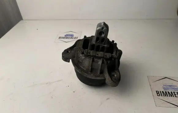 BMW 5 F10 F11 Engine mount bracket 678026401