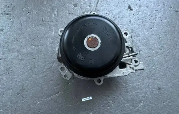Mercedes-Benz C W205 Water pump A6542010010