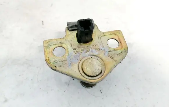 Ford Focus Front door lock loop/hook striker 