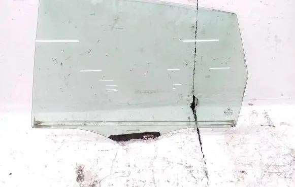 Honda CR-V Rear door window glass