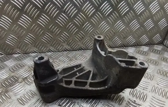 Volkswagen Transporter - Caravelle T5 Engine mounting bracket 038199207AF