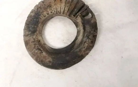 Ford Focus Front coil spring rubber mount av615599ce av61-5599-ce