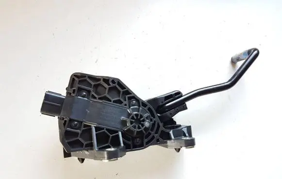 Toyota RAV 4 (XA50) Accelerator throttle pedal 7811042070 2701000080