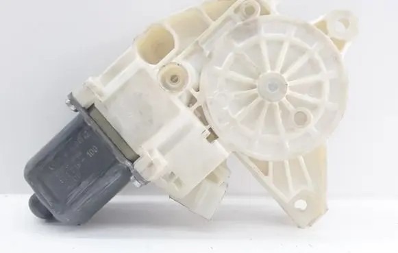 Mercedes-Benz C W204 Front door window regulator motor A2048200142 0130822503