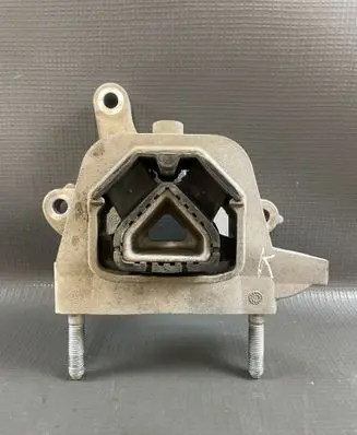 Peugeot 208 II Engine mount bracket 10938538 9826551380