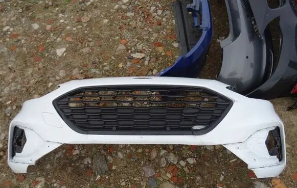 Ford Focus Front bumper JX7B17757S