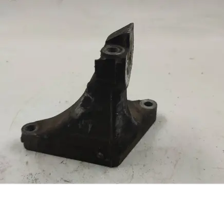 Subaru Legacy Gearbox mounting bracket