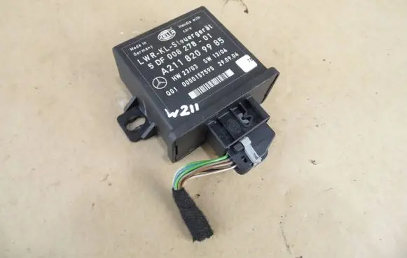 Mercedes-Benz E W211 Light module LCM A2118209985 0000157595 5DF00827801