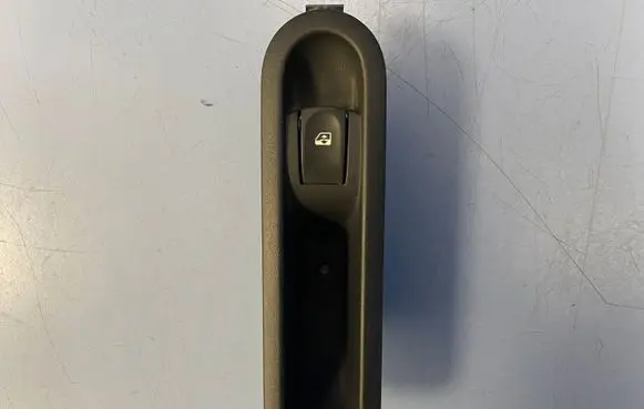 Renault Modus Electric window control switch 8200315536 8200315537