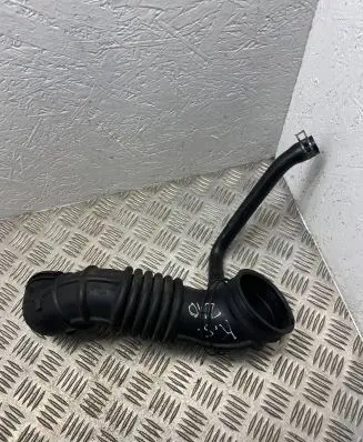 KIA Sorento Air intake hose/pipe 281303E710