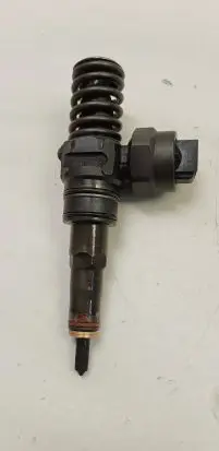 Volkswagen Golf IV Fuel injector 038130073F