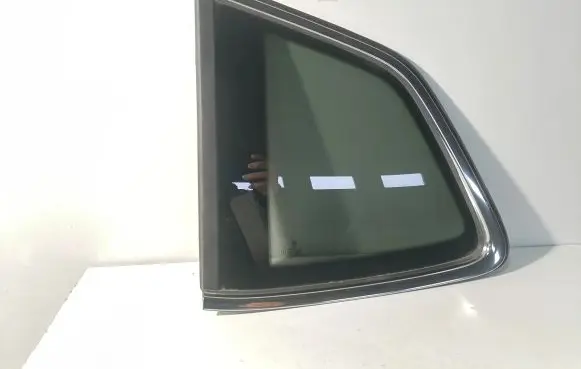 Volkswagen Tiguan Rear side window 5NN845041E