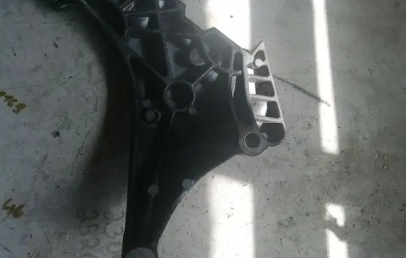 Volkswagen Golf VI Engine mounting bracket 03L199207