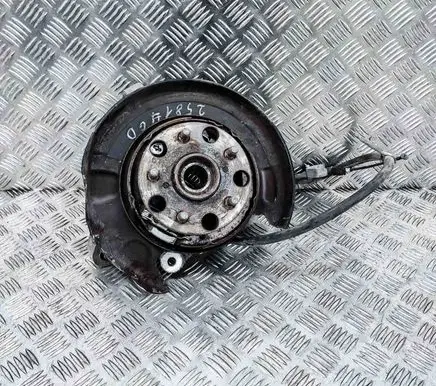 Lexus IS III XE30 Rear wheel hub