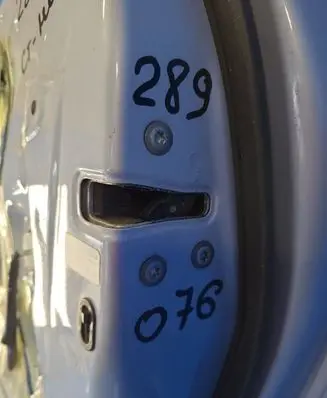 Toyota Prius (XW30) Front door lock 6905047070