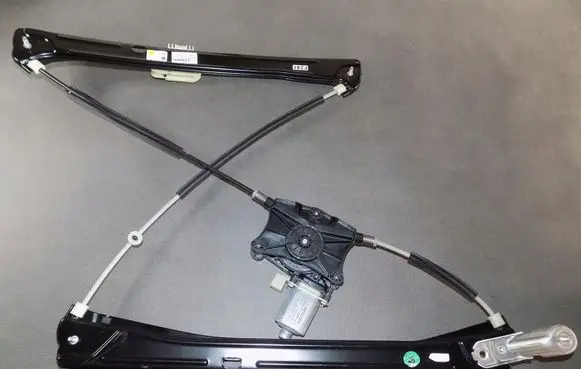 Volkswagen Tiguan Front door window regulator with motor 5NA837462