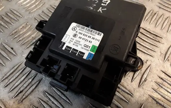 Mercedes-Benz A W169 Door control unit/module 1698208526 A1698208526