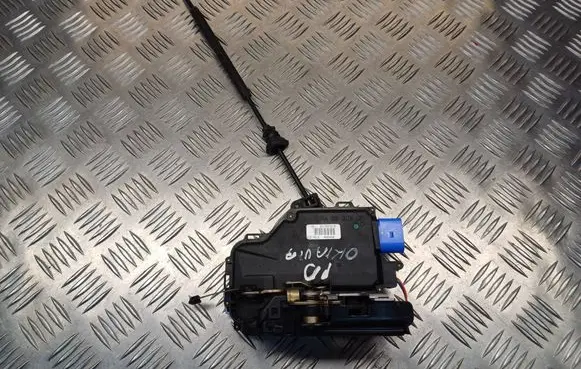 Skoda Octavia Mk2 (1Z) Front door lock 3D1837016