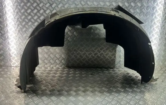 Front wheel arch liner splash guards