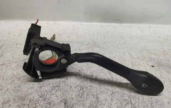 Volkswagen PASSAT B4 Wiper control stalk