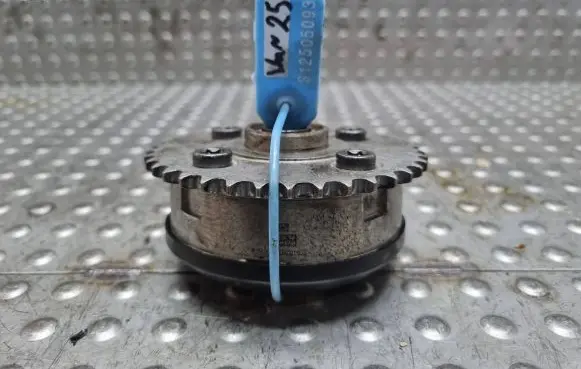 Audi A6 S6 C6 4F Camshaft pulley/ VANOS 06E109083M