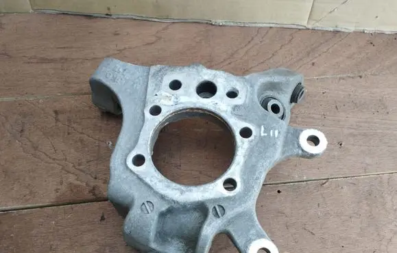 Infiniti EX Rear wheel hub spindle/knuckle 