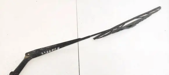 Front wiper blade arm