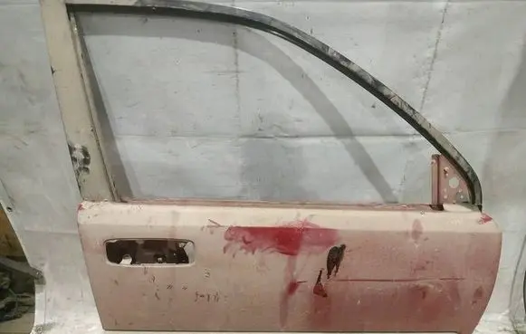 Nissan X-Trail T30 Front door RAUDONOS
