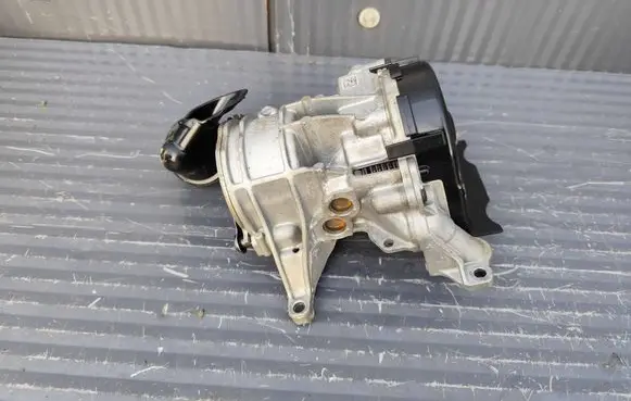 Volkswagen Polo VI Oil pump 05C145208A