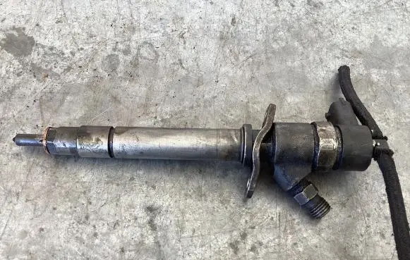 Volvo XC90 Fuel injector 8658352