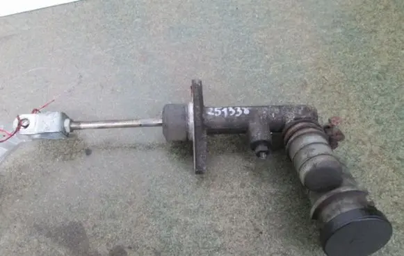 Hyundai Accent Clutch master cylinder