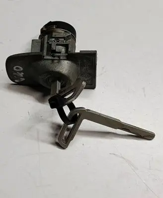 Volvo V40 Front door lock (next to the handle) 31276333