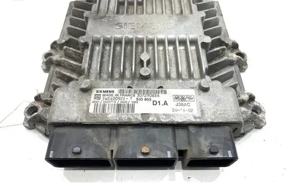 Volvo V50 Engine control unit/module ECU 30729065A