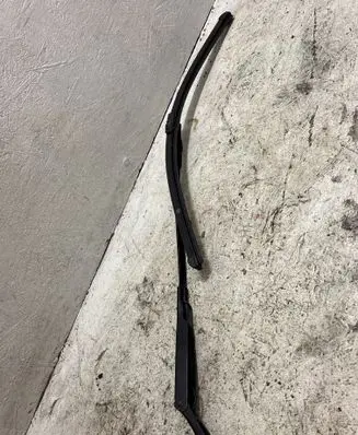 Volkswagen PASSAT B5.5 Front wiper blade arm 3B1955410C