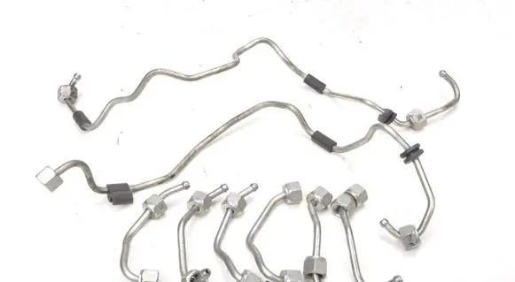 BMW 7 G11 G12 Fuel injector supply line/pipe 