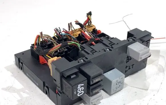 Volkswagen Golf V Other control units/modules 1K0937049K