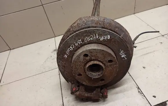Audi Coupe Rear wheel hub spindle/knuckle 