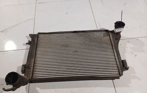Skoda Octavia Mk2 (1Z) Intercooler radiator 1k0145927