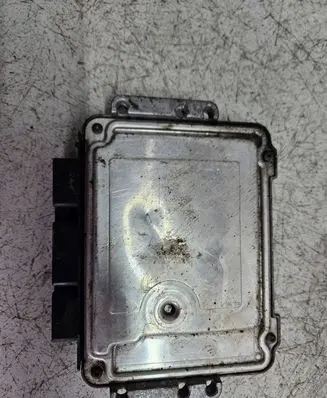Renault Trafic II (X83) Engine control unit/module 0 281 011 529 HOM200051608 8200389519