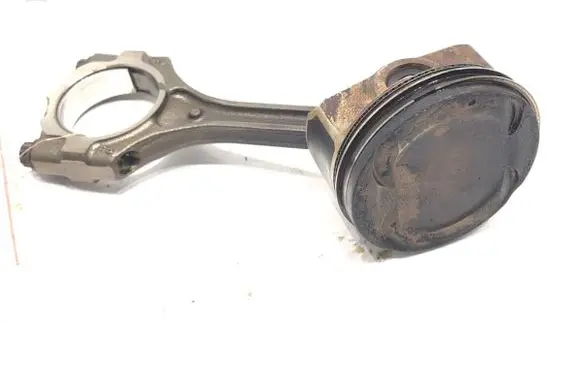 Hyundai Elantra Piston with connecting rod G4FG