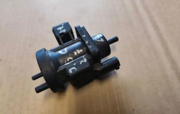 Jeep Grand Cherokee (WJ) Turbo solenoid valve A0005450527