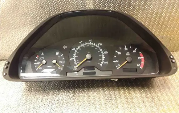Mercedes-Benz E W210 Speedometer (instrument cluster) A2105401548 2105401548