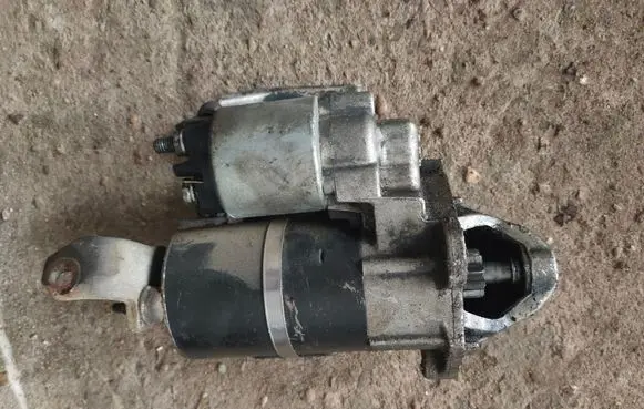 Volkswagen PASSAT B5 Starter motor