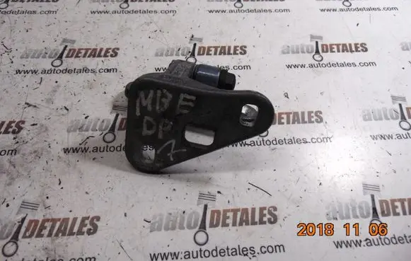 Mercedes-Benz E W211 Front door lower hinge 