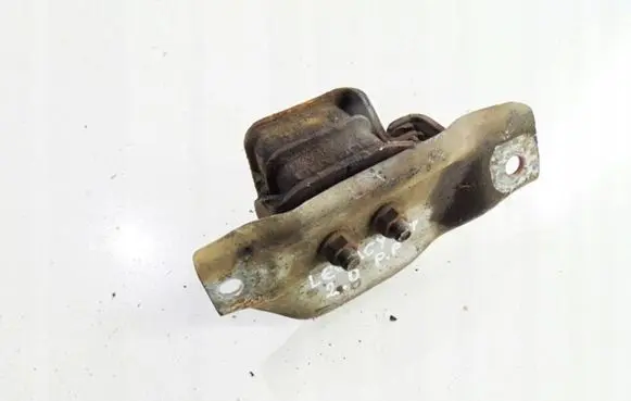 Subaru Legacy Engine mount bracket