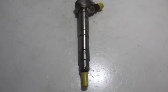 Volkswagen Touran III Fuel injector 0445110469